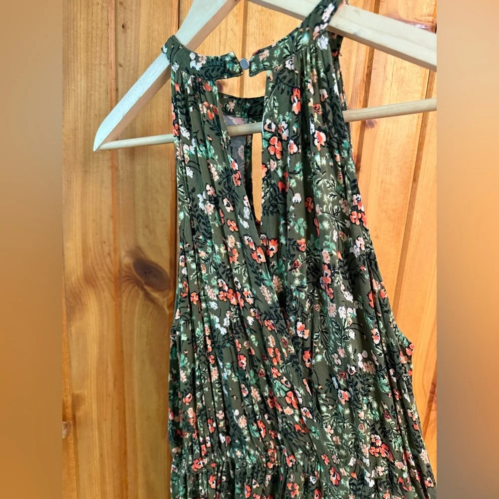 Woman’s Floral Romper - Picture 4 of 5